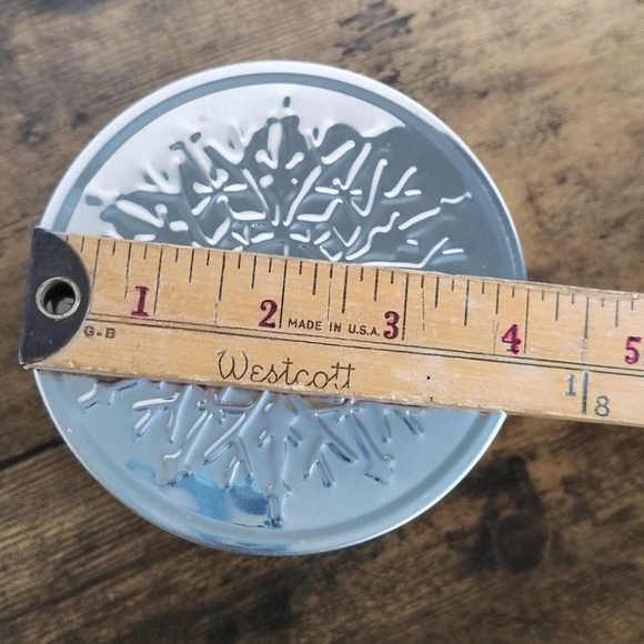 Huntington Home Holiday Cranberry Candle Jar with Festive Label - Picture 10 of 10